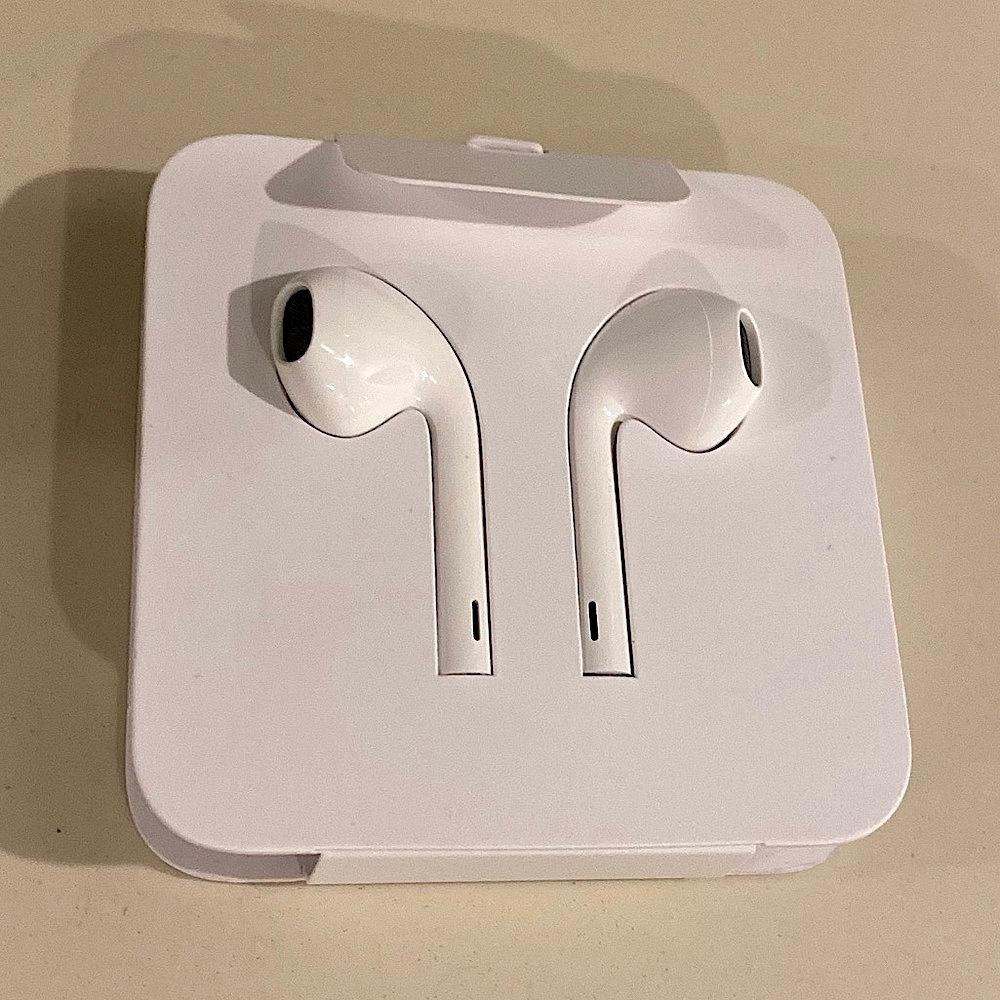 BRAND NEW Apple EarPods (Lightening Connecter)